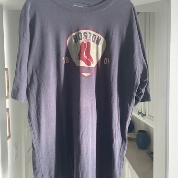 Boston Red Sox/Bruins Bundled of T - Picture 4 of 4